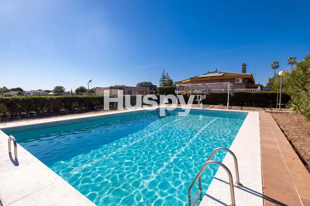 Chalet con terraza en venta en Calle Carlos Cano