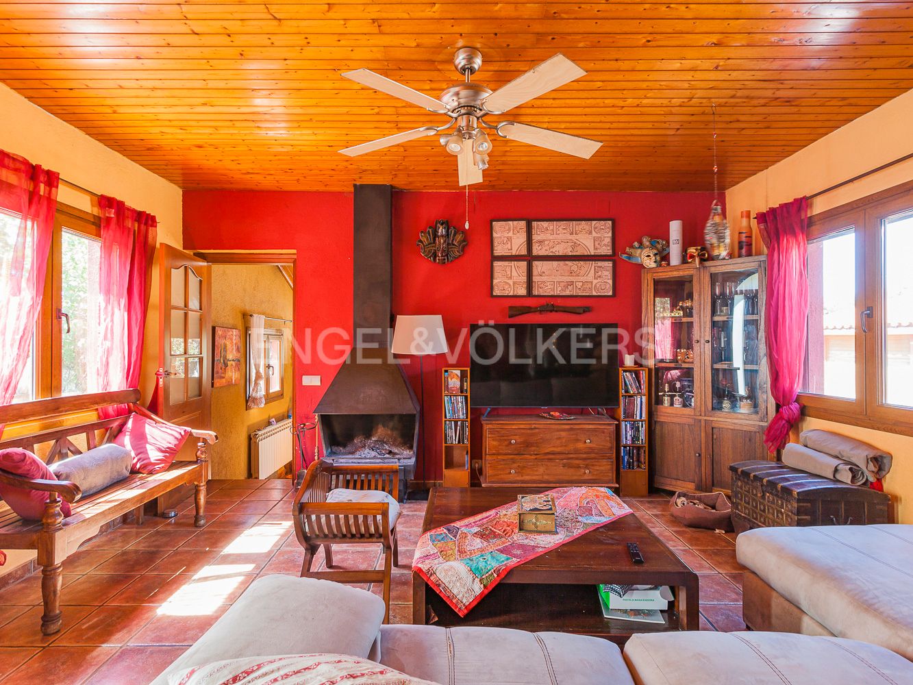 Sala de estar de Finca rústica en venta en Sentmenat con Calefacción, Jardín privado y Parquet