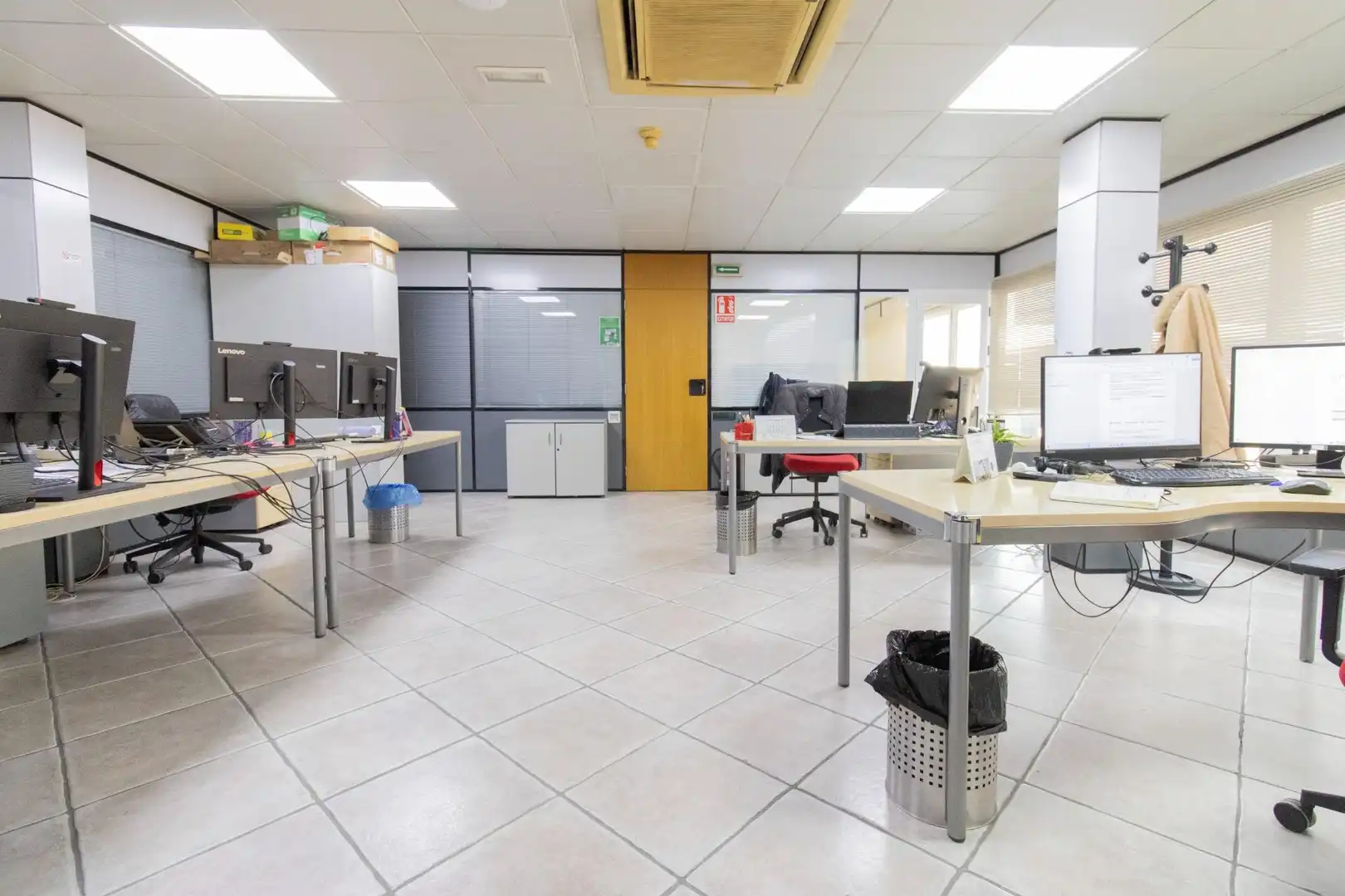 Büro zur Miete in Museros mit Klimaanlage und Möbliert