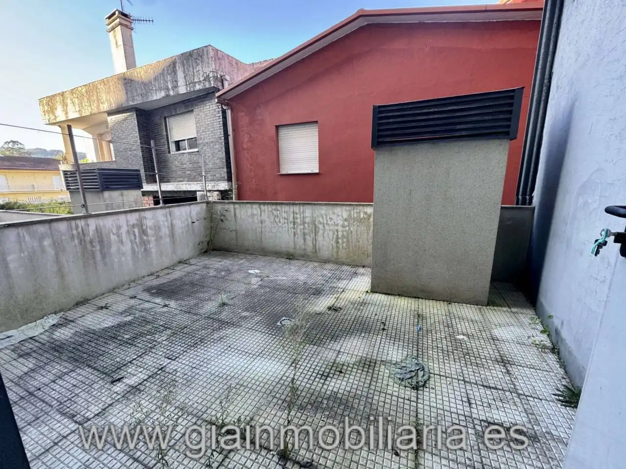 Vista exterior de Local de alquiler en O Porriño  