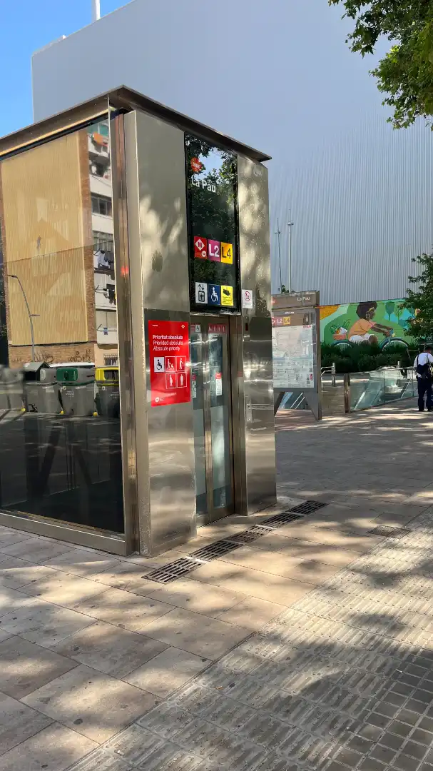 Aparcament de Pis en venda en Barcelona amb Calefacció, Parquet i Balcó