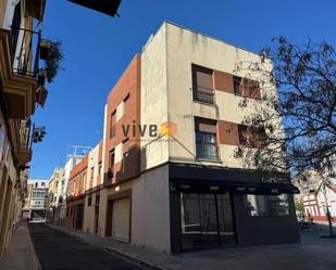 Vista exterior de Pis en venda en  Sevilla Capital amb Terrassa i Piscina comunitària