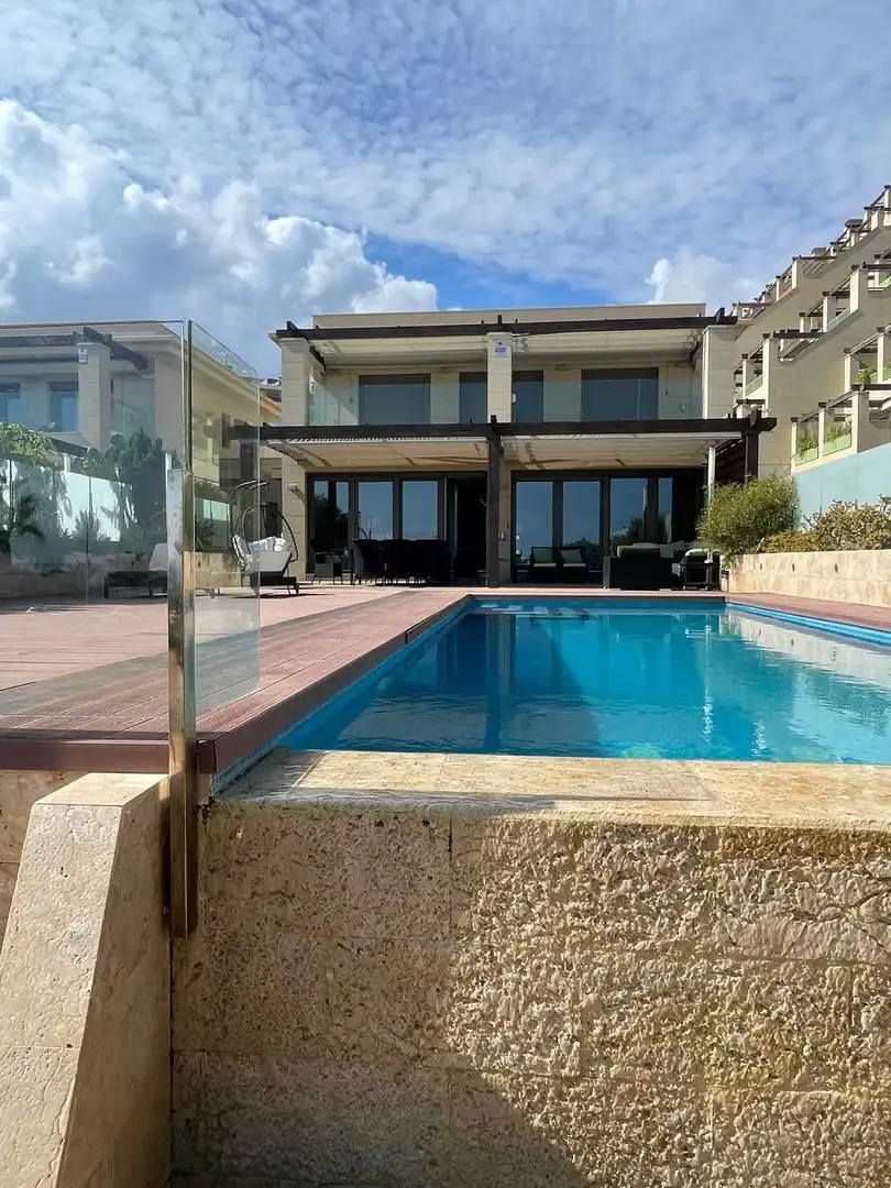 Schwimmbecken von Haus oder Chalet zur Miete in Elche / Elx mit Klimaanlage, Heizung und Privatgarten