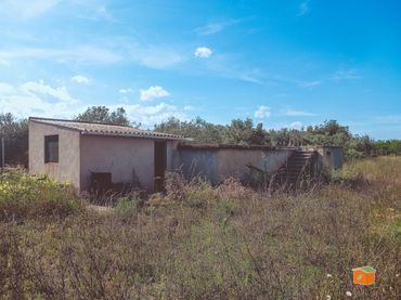 Rustikales Grundstück zum Verkauf in Santa Bàrbara