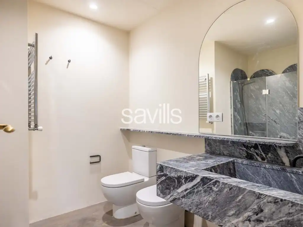 Bathroom of Apartments for sale in Sevilla