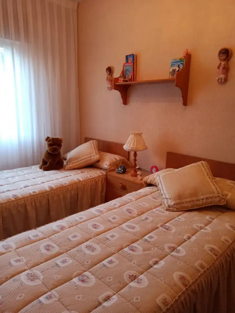 Dormitori de Casa o xalet en venda en Husillos  amb Terrassa