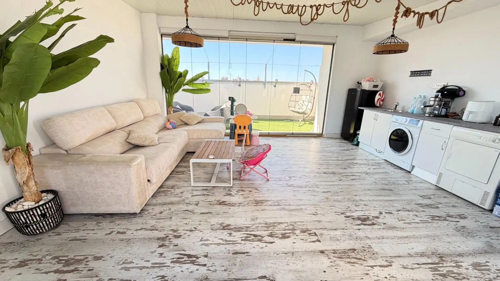 Wohnzimmer von Dachboden zum Verkauf in Elche / Elx mit Heizung, Terrasse und Abstellraum