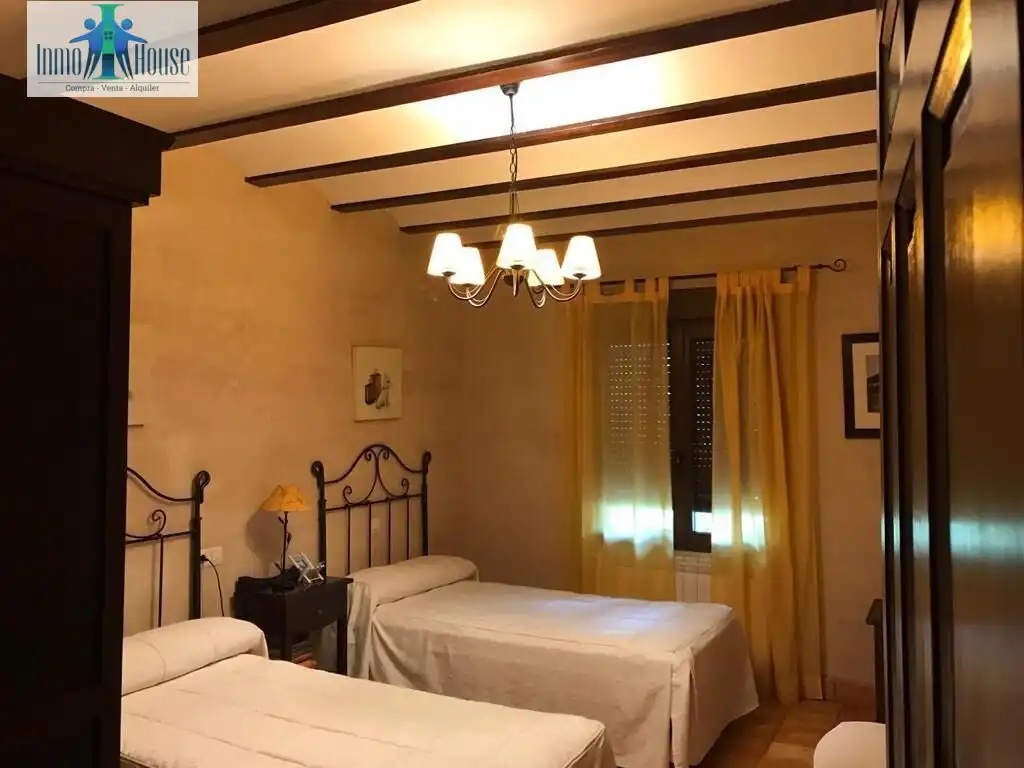 Habitación de Casa o chalet en venta en Alcaraz con Jardín privado y Amueblado