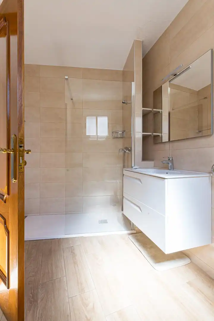 Baño de Piso en venta en Murcia con Terraza y Balcón
