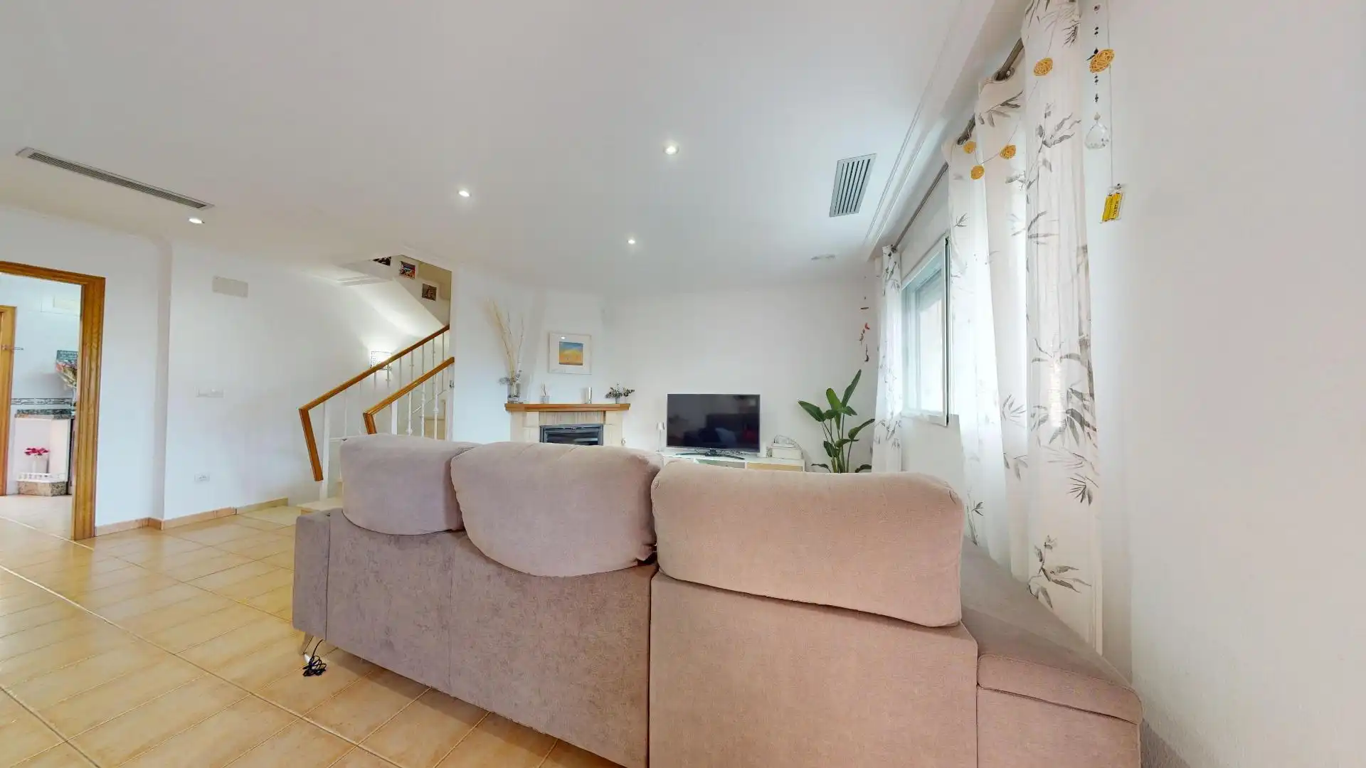 Wohnzimmer von Einfamilien-Reihenhaus zum Verkauf in Elche / Elx mit Privatgarten, Terrasse und Gemeinschaftspool