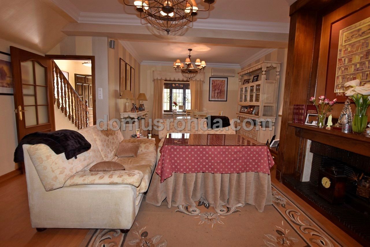 Sala d'estar de Casa o xalet en venda en Ronda amb Aire condicionat, Calefacció i Parquet