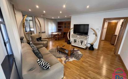 Sala d'estar de Apartament en venda en León Capital  amb Terrassa