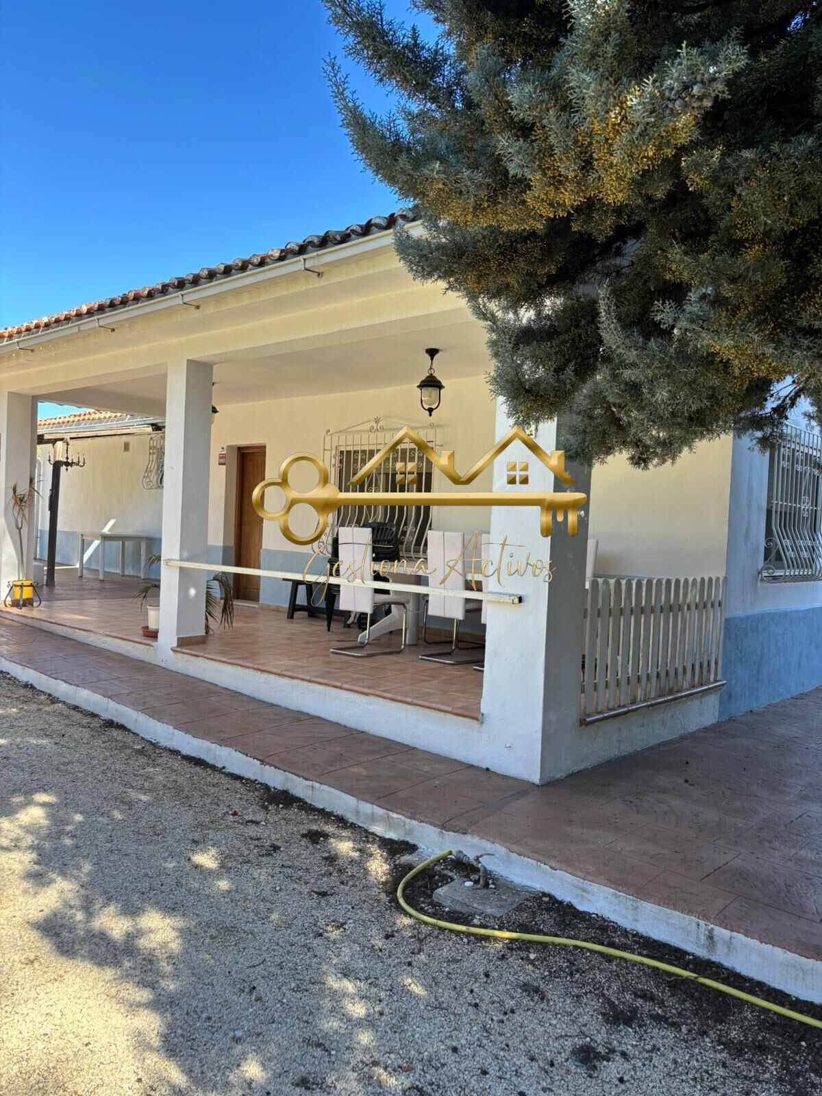 Vista exterior de Casa o xalet en venda en Ontinyent amb Aire condicionat, Traster i Piscina