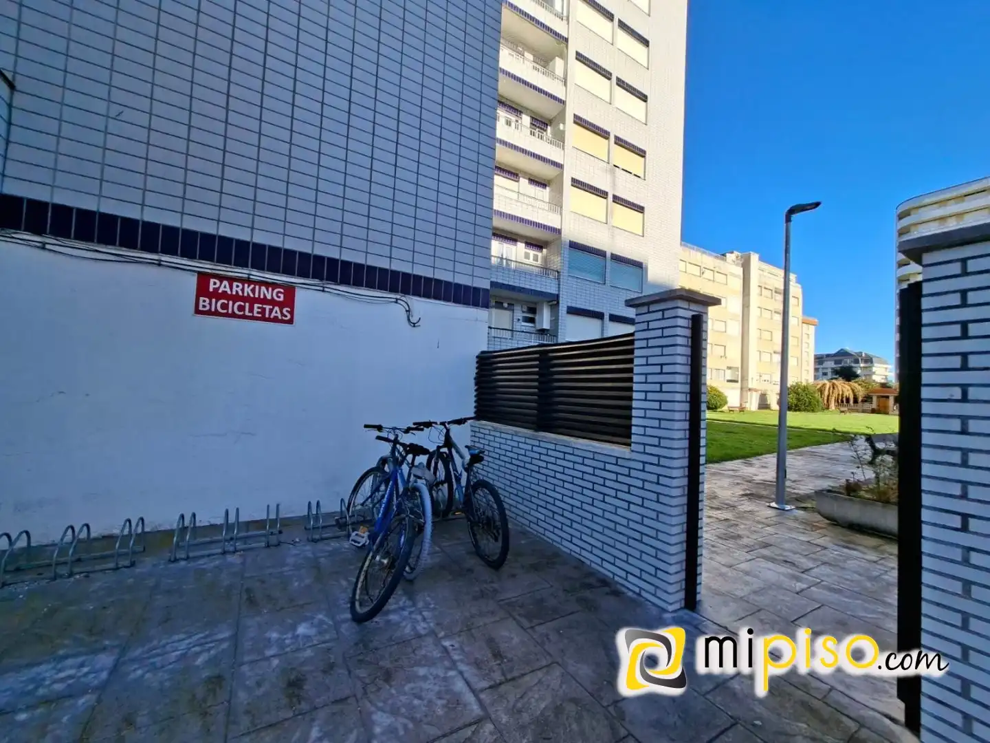 Parking of Flat for rent in Laredo  with Furnished