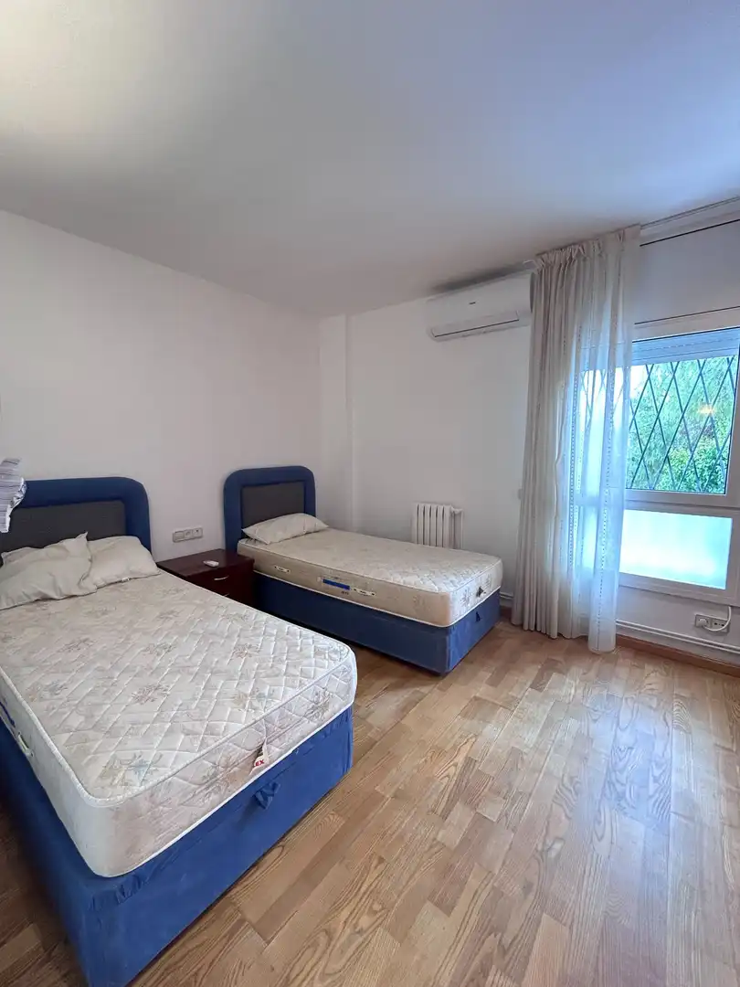 Habitación de Dúplex de alquiler en Sitges con Aire acondicionado, Terraza y Amueblado