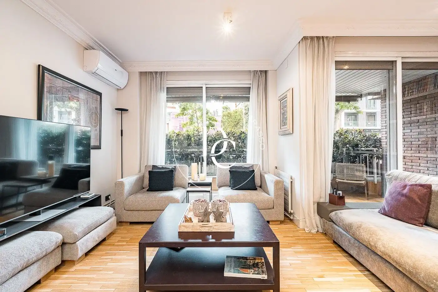 Piso con ascensor en venta en Via Augusta