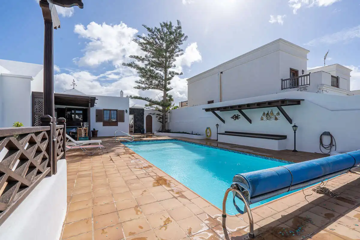 Vista exterior de Casa o chalet en venta en Arrecife con Piscina
