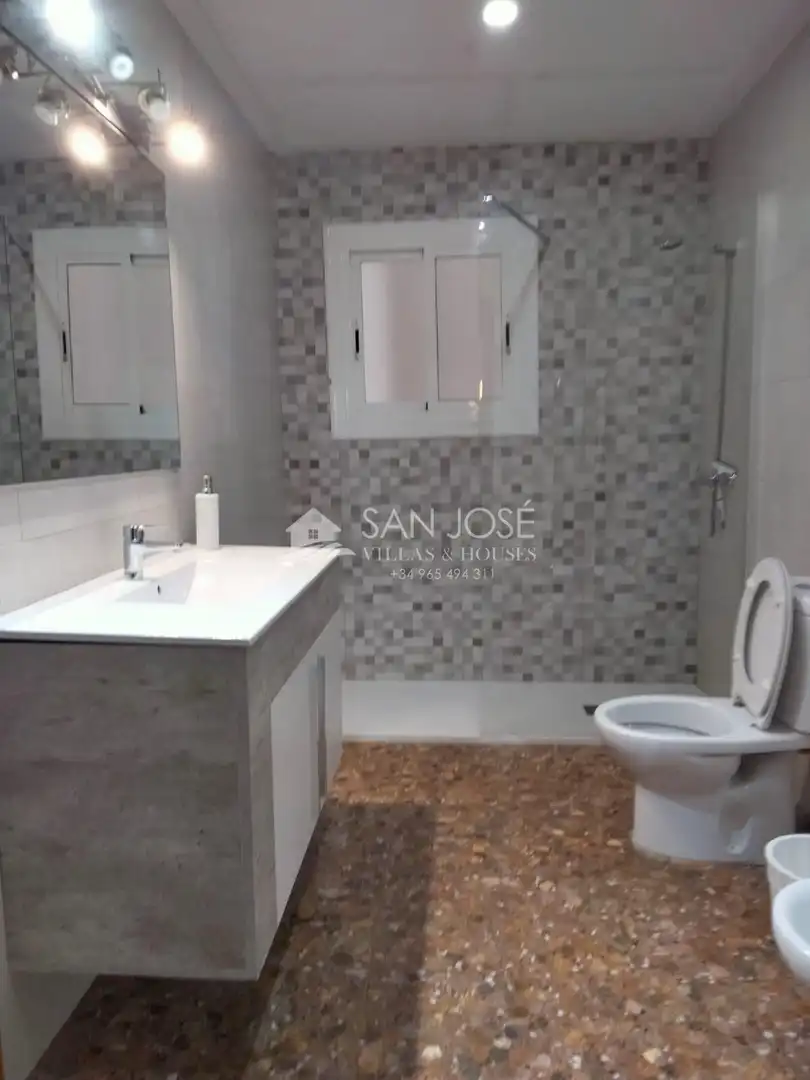 Bany de Casa o xalet en venda en Elche / Elx amb Jardí privat, Terrassa i Traster