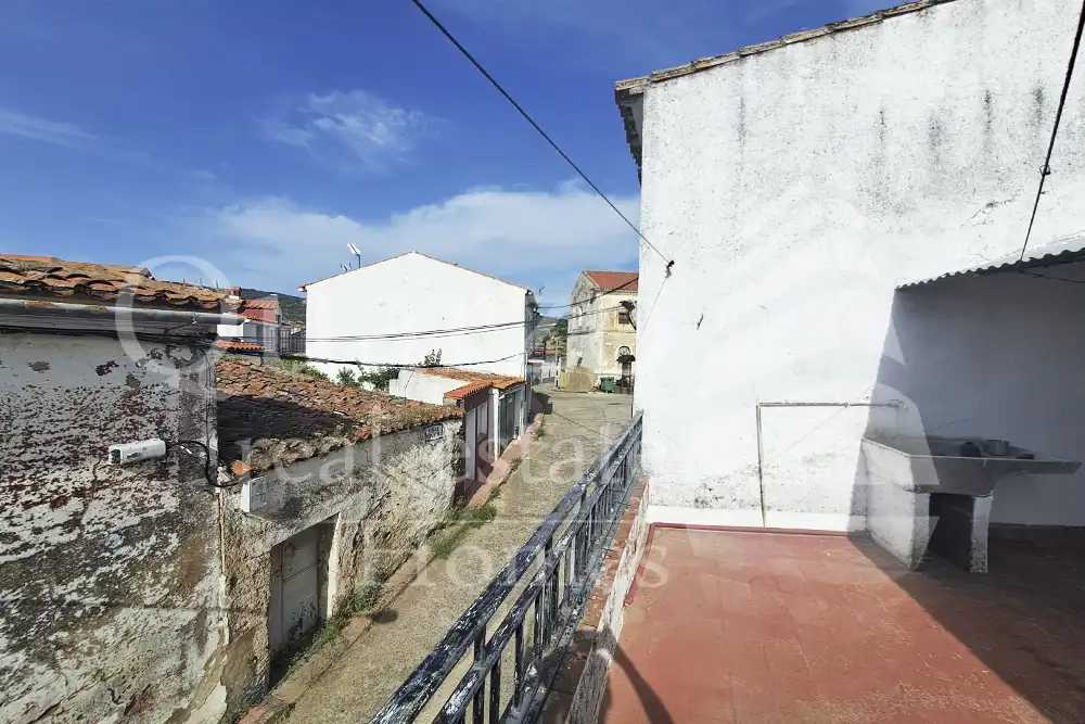 Vista exterior de Casa o xalet en venda en Madroñera amb Terrassa, Moblat i Balcó