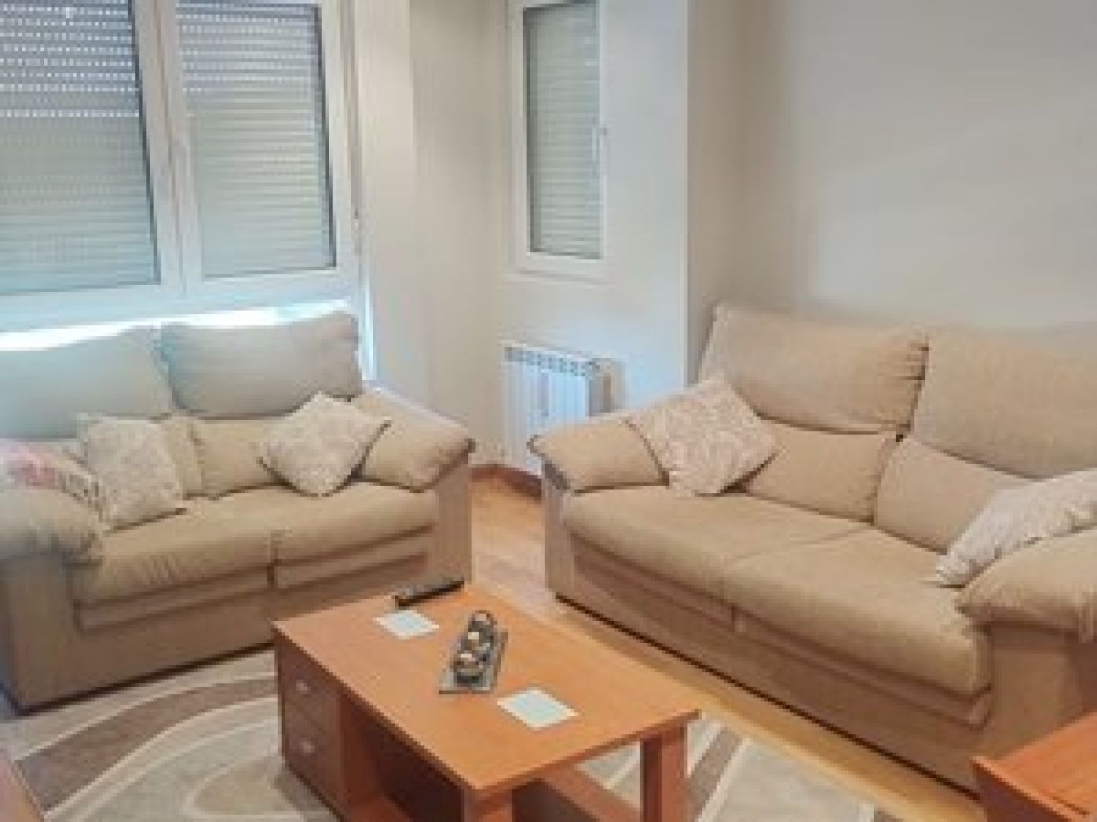 Sala d'estar de Pis de lloguer en Villamañán amb Calefacció i Moblat