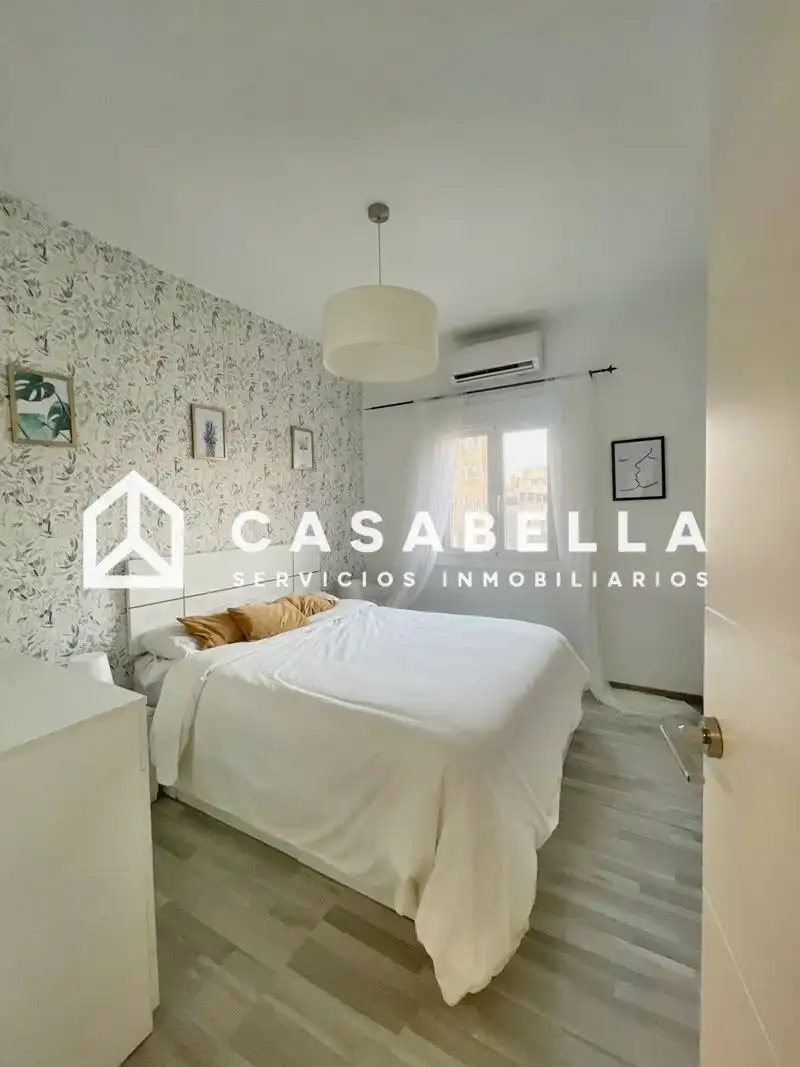 Bedroom of Flat for sale in Valencia  with Air Conditioner, Heating and Terrace