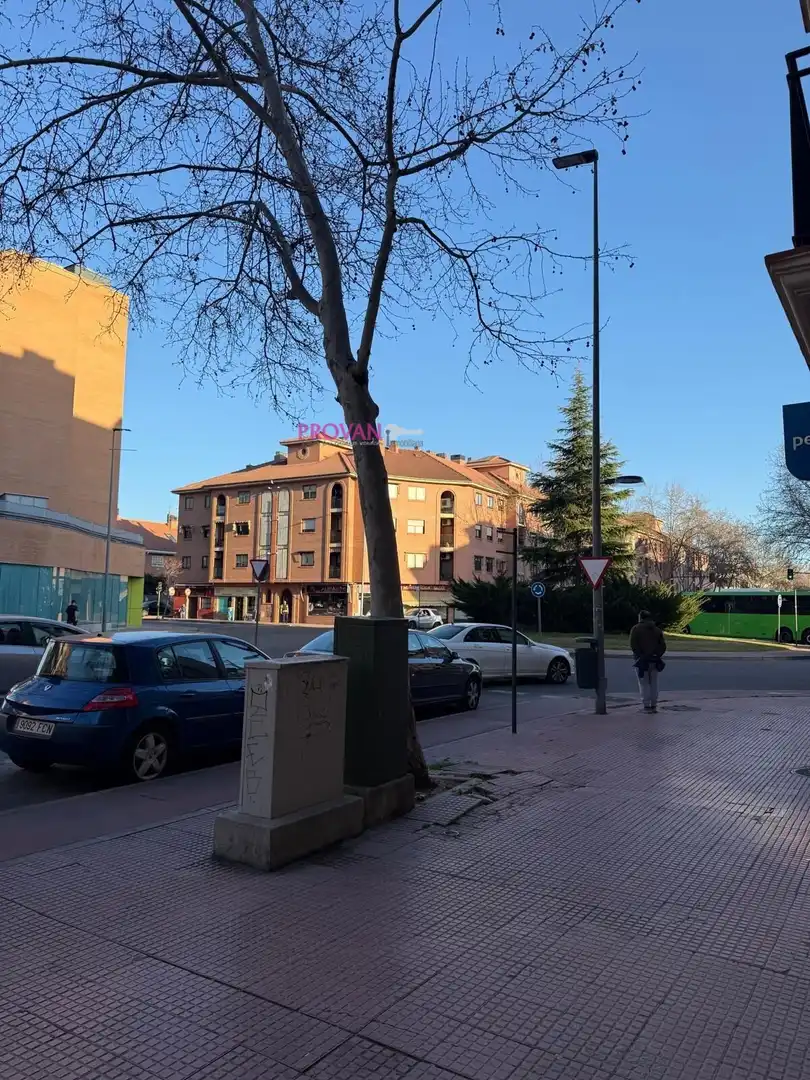 Vista exterior de Piso en venta en Alcalá de Henares con Aire acondicionado, Calefacción y Trastero