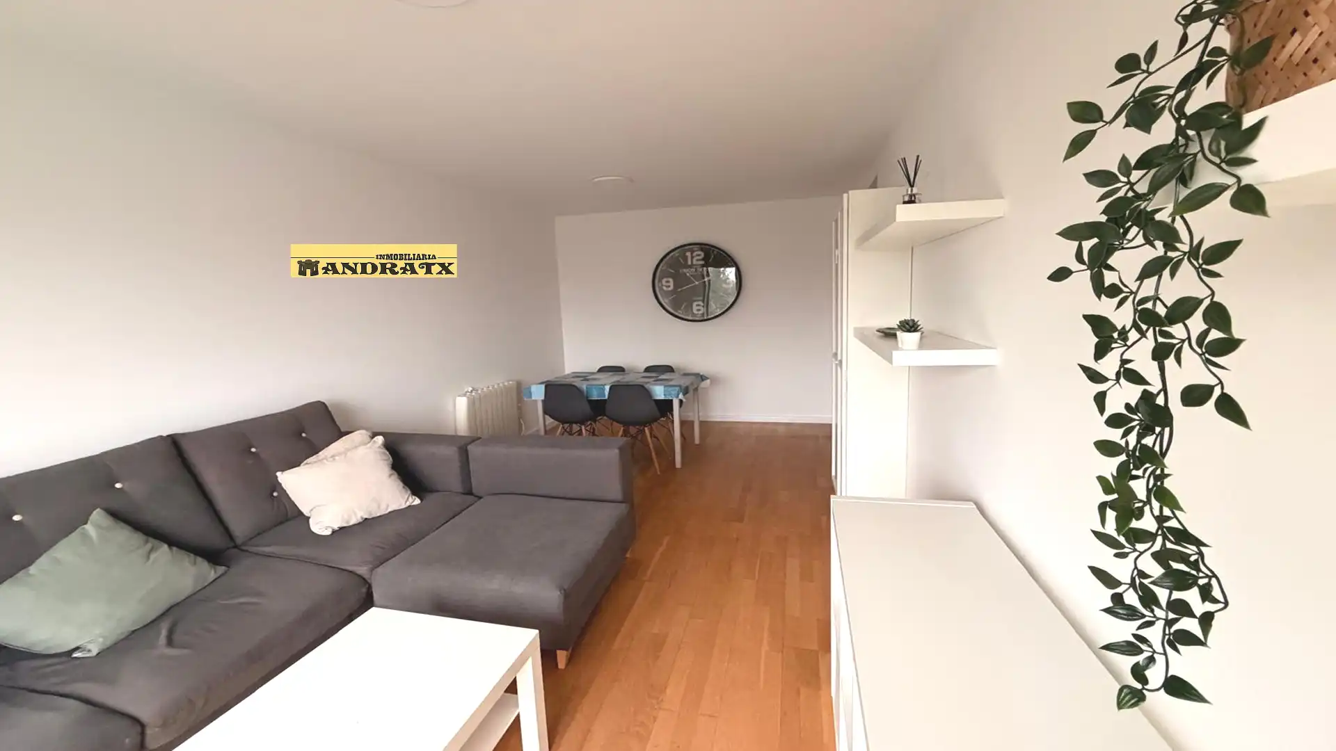 Wohnzimmer von Wohnung zur Miete in Ares mit Heizung, Privatgarten und Schwimmbad