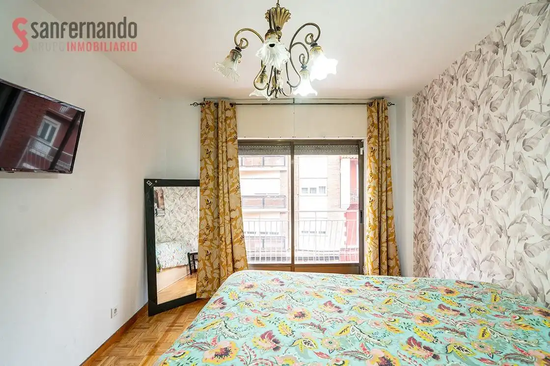 Habitación de Piso en venta en Torrelavega  con Parquet, Terraza y Amueblado