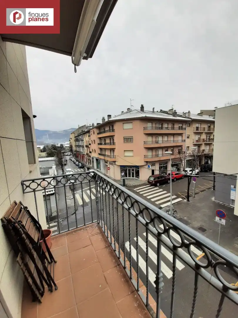 Vista exterior de Pis en venda en La Seu d'Urgell amb Calefacció i Balcó