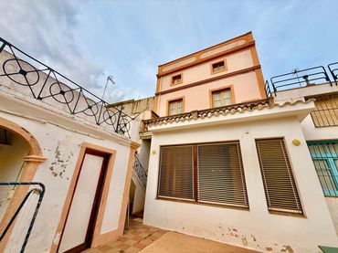 Landhaus mit Balkon zum Verkauf in Malgrat de Mar
