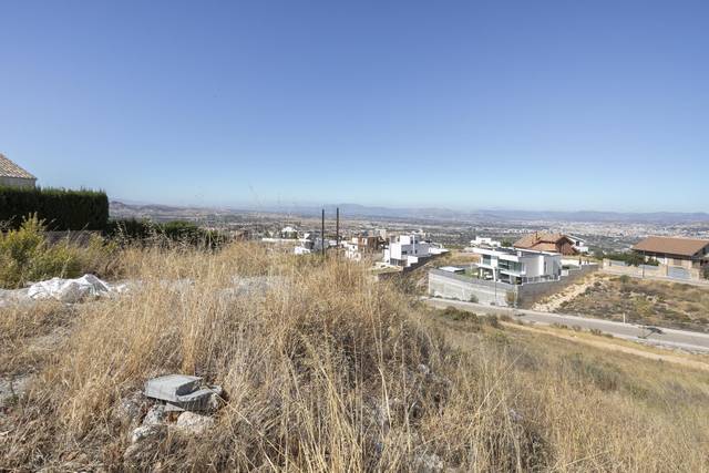 Terreno residencial en Venta en Calle Churriana de la Vega en Altos de la Zubia