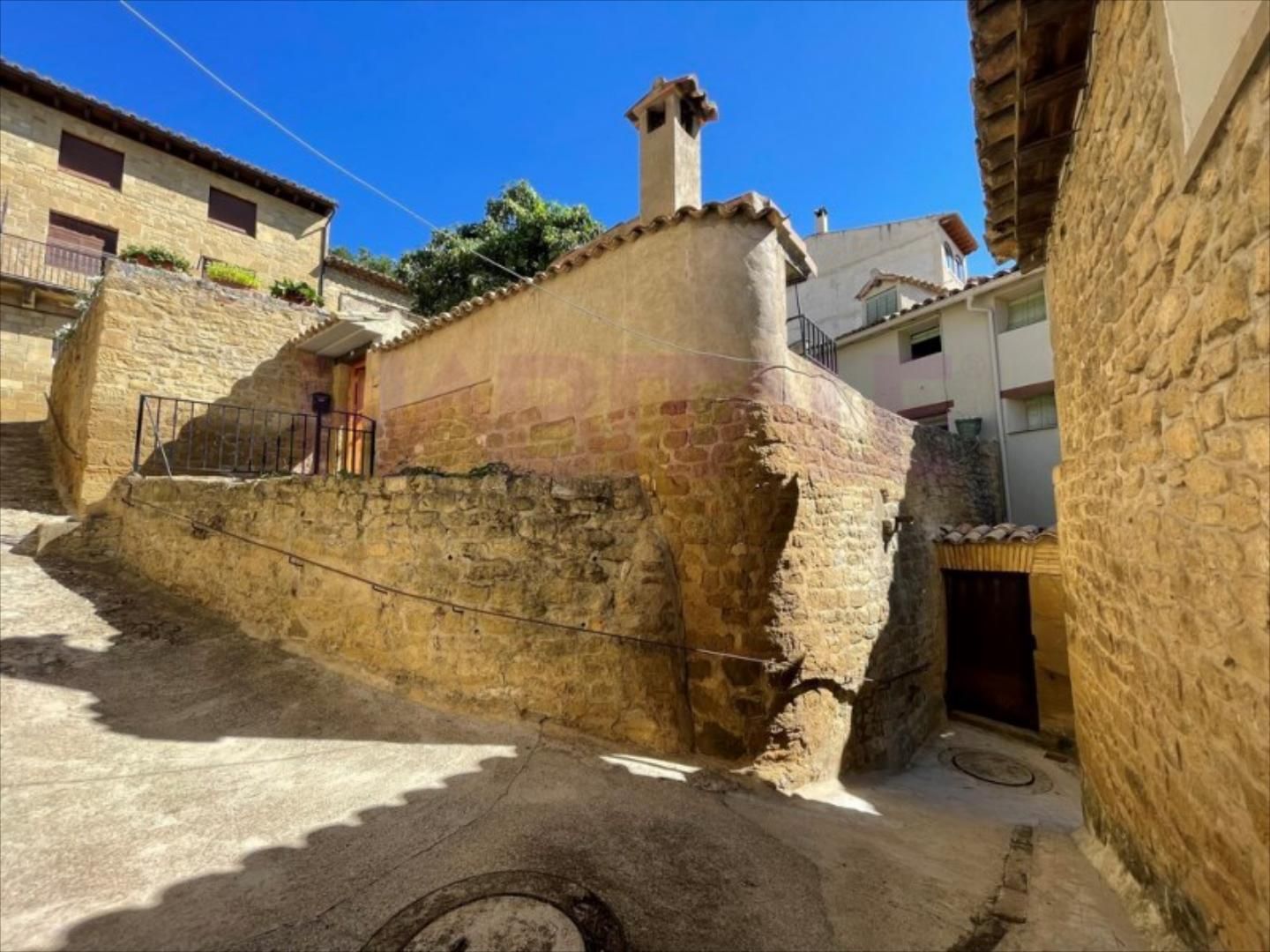 Vista exterior de Casa o xalet en venda en Uncastillo amb Terrassa, Traster i Moblat