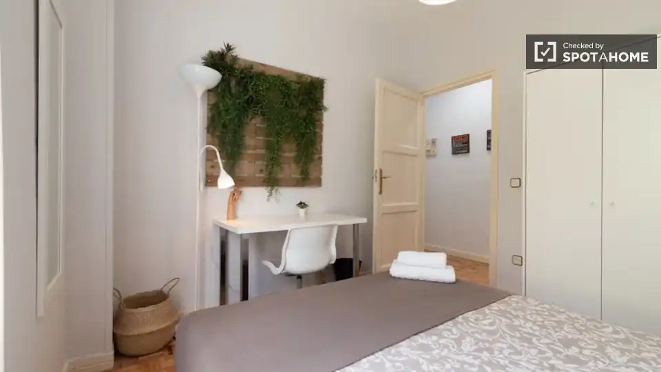 Bedroom of Flat for rent in Madrid  with Air Conditioner, Heating and Furnished