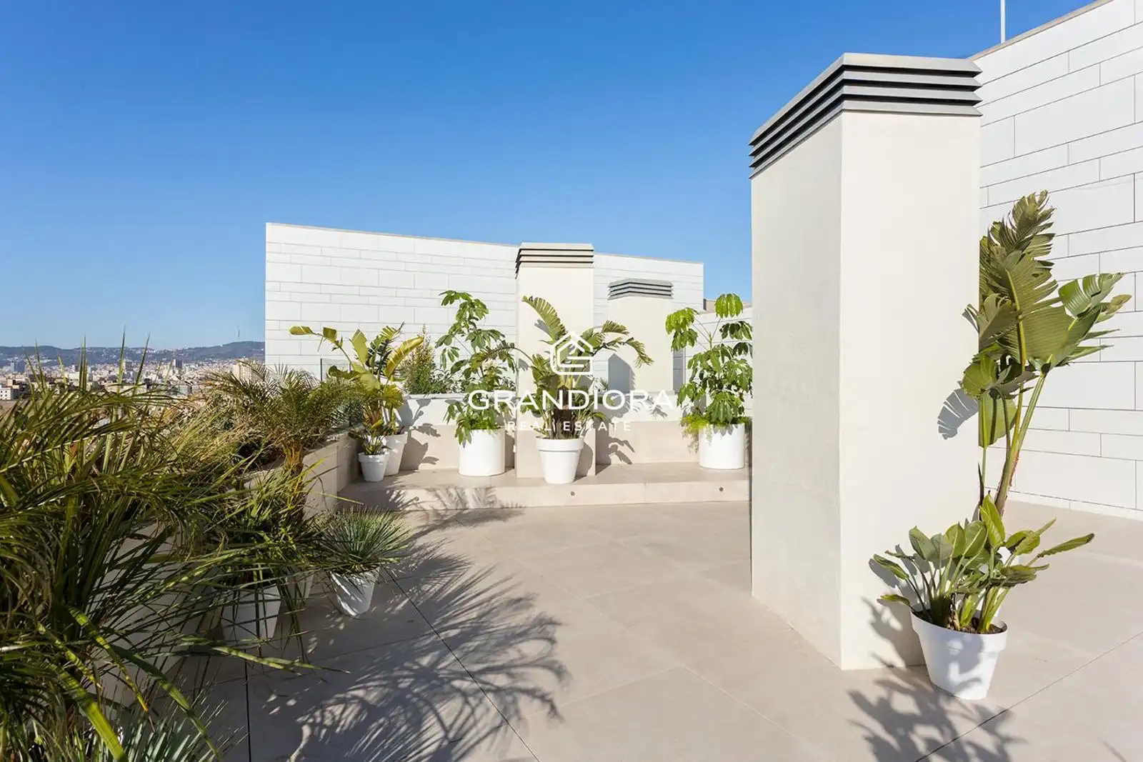Terraza de Ático en venta en Barcelona con Terraza, Amueblado y Alarma