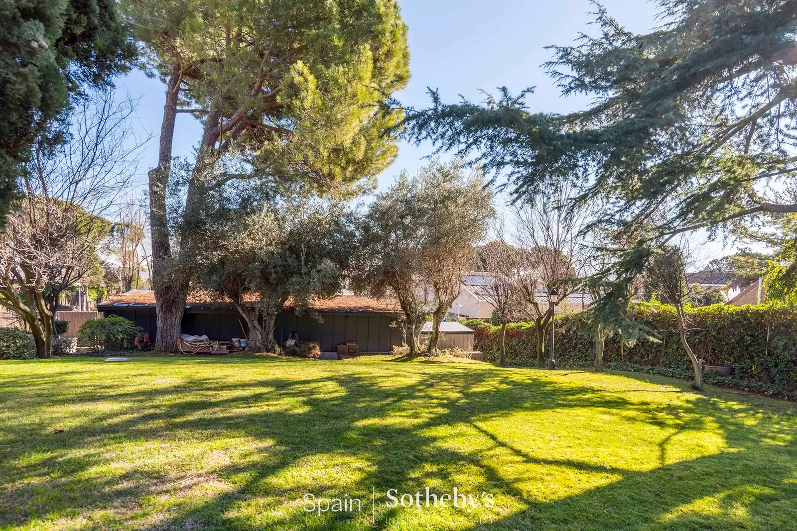 Garden of Houses for sale in La Moraleja  with Air Conditioner, Heating and Private garden
