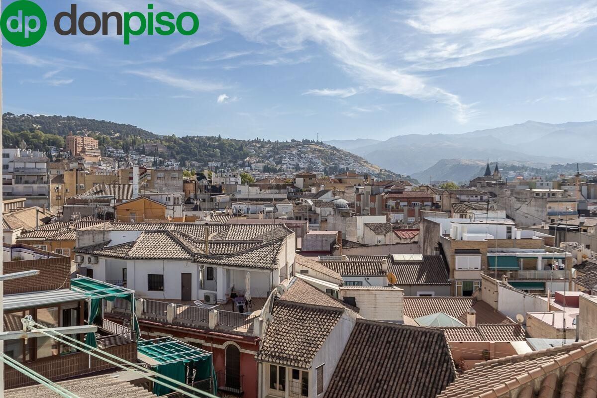 Vista exterior de Àtic en venda en  Granada Capital amb Aire condicionat, Calefacció i Parquet