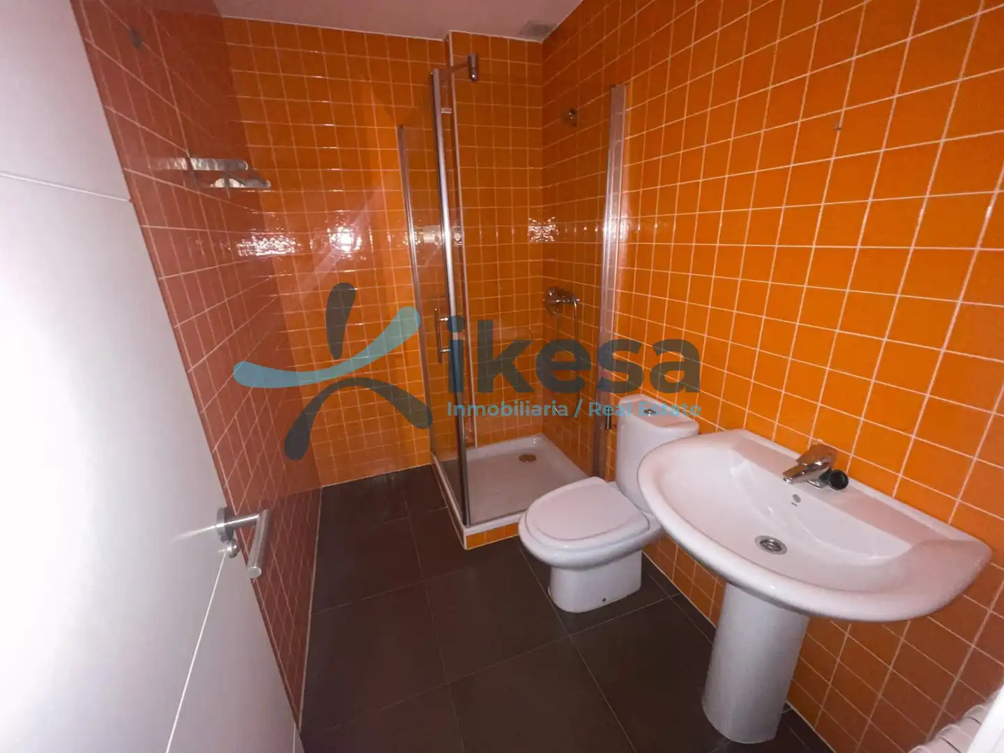 Bany de Casa o xalet en venda en Espartinas amb Jardí privat, Piscina i Piscina comunitària