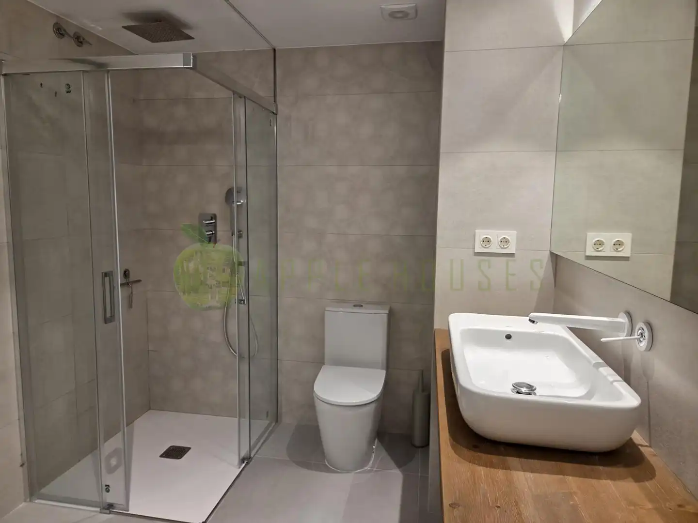 Bathroom of Attic for sale in Sitges  with Air Conditioner, Heating and Terrace