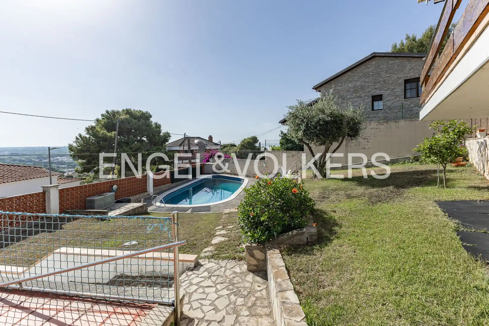 Swimming pool of Houses for sale in Castelldefels  with Air Conditioner, Heating and Private garden