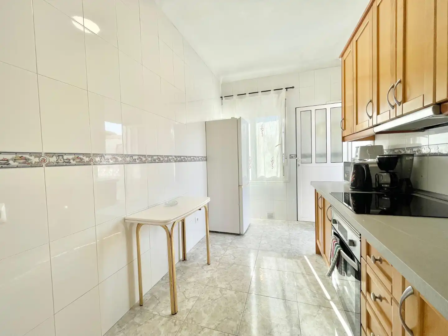 Cocina de Apartamento de alquiler en Torrevieja con Aire acondicionado, Calefacción y Terraza