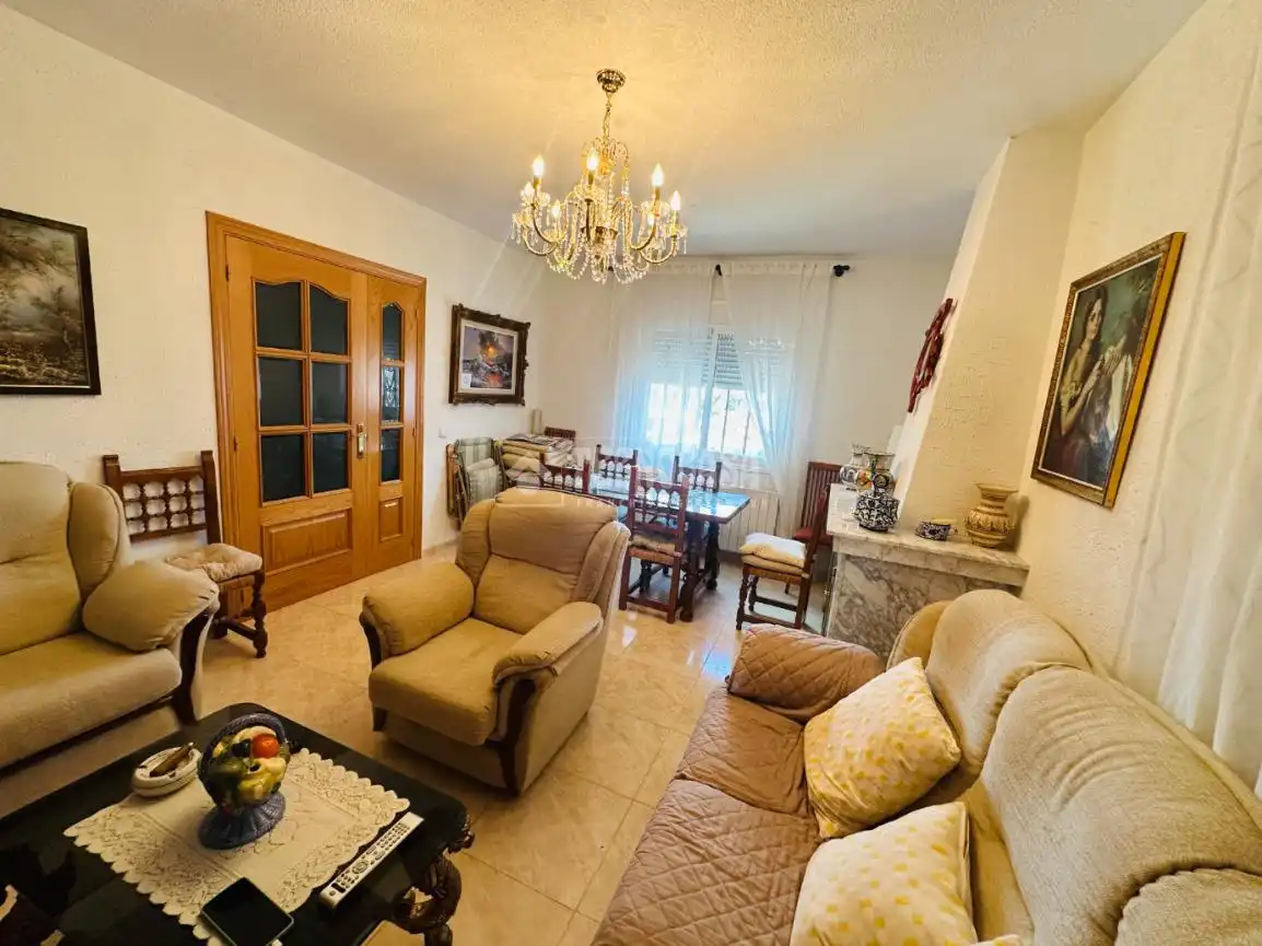 Sala de estar de Casa o chalet en venta en Escalona con Calefacción, Piscina y Amueblado