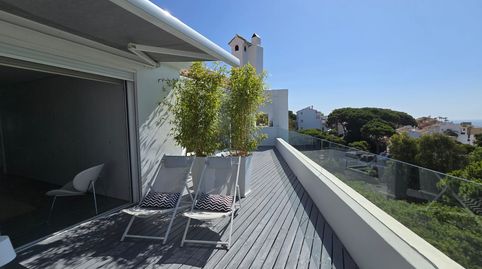 Se vende ático-duplex en Calahonda