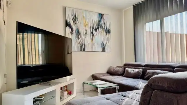 Flat with terrace for sale in Gràcia, imagen 2