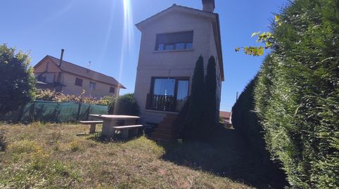 Chalet de piedra de 3 dormitorios, 2 baños, situado en una preciosa parcela de 460m2. Con preciosas vistas y muy bien comunicado., imagen 4