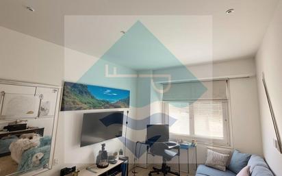 Sala d'estar de Planta baixa en venda en El Masnou amb Aire condicionat, Calefacció i Terrassa