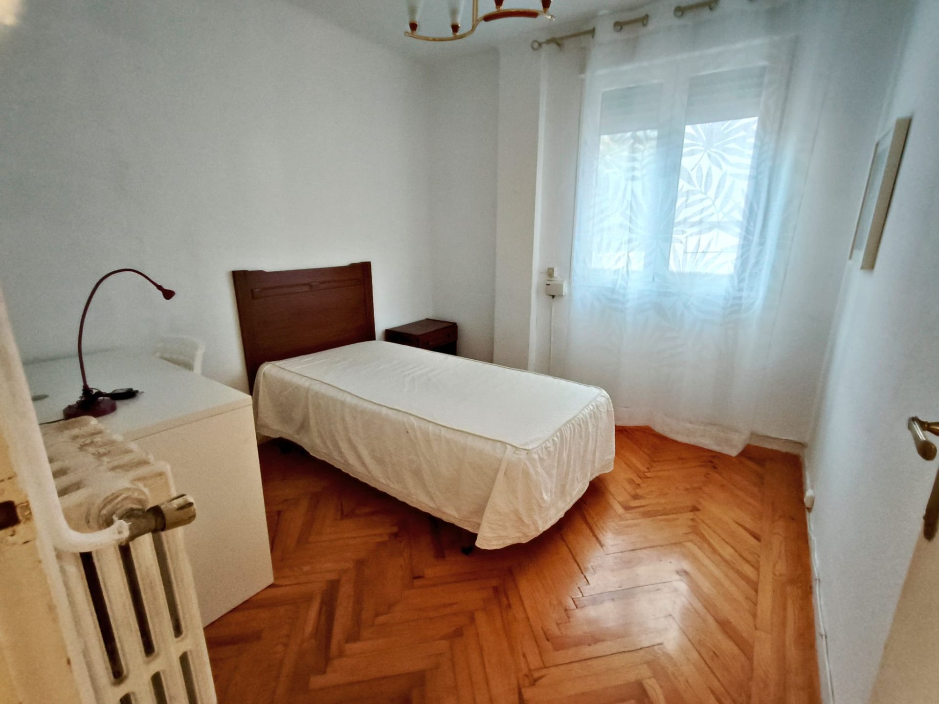 Dormitori de Pis en venda en Burgos Capital amb Calefacció, Traster i Moblat