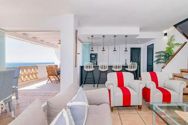 Houses for sale in Las Palomas