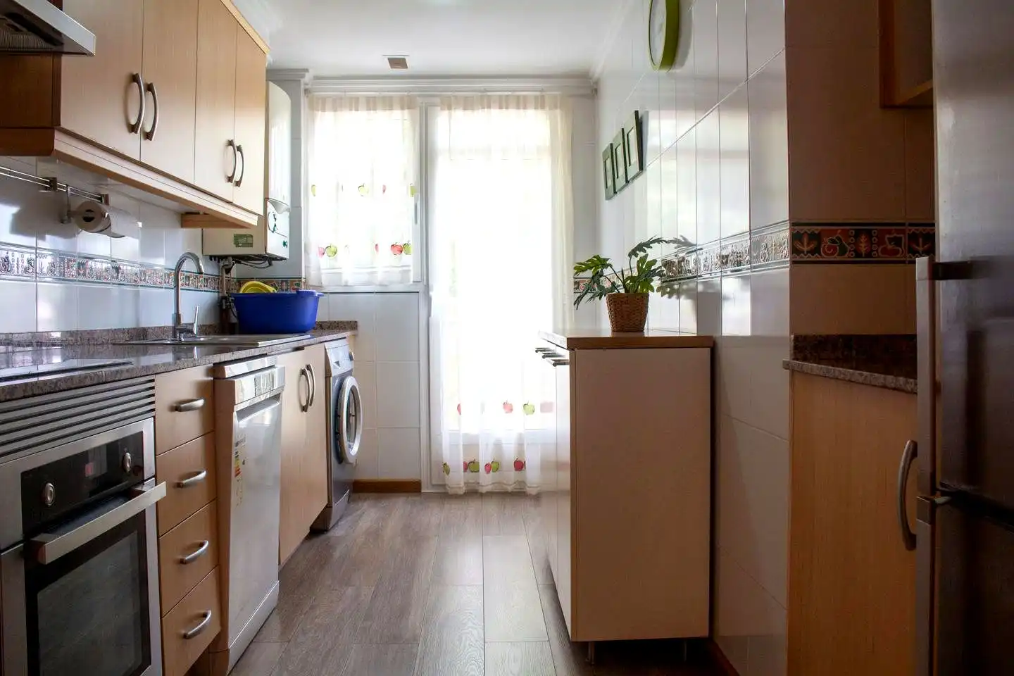 Cuina de Apartament de lloguer en Valencia amb Aire condicionat, Moblat i Balcó