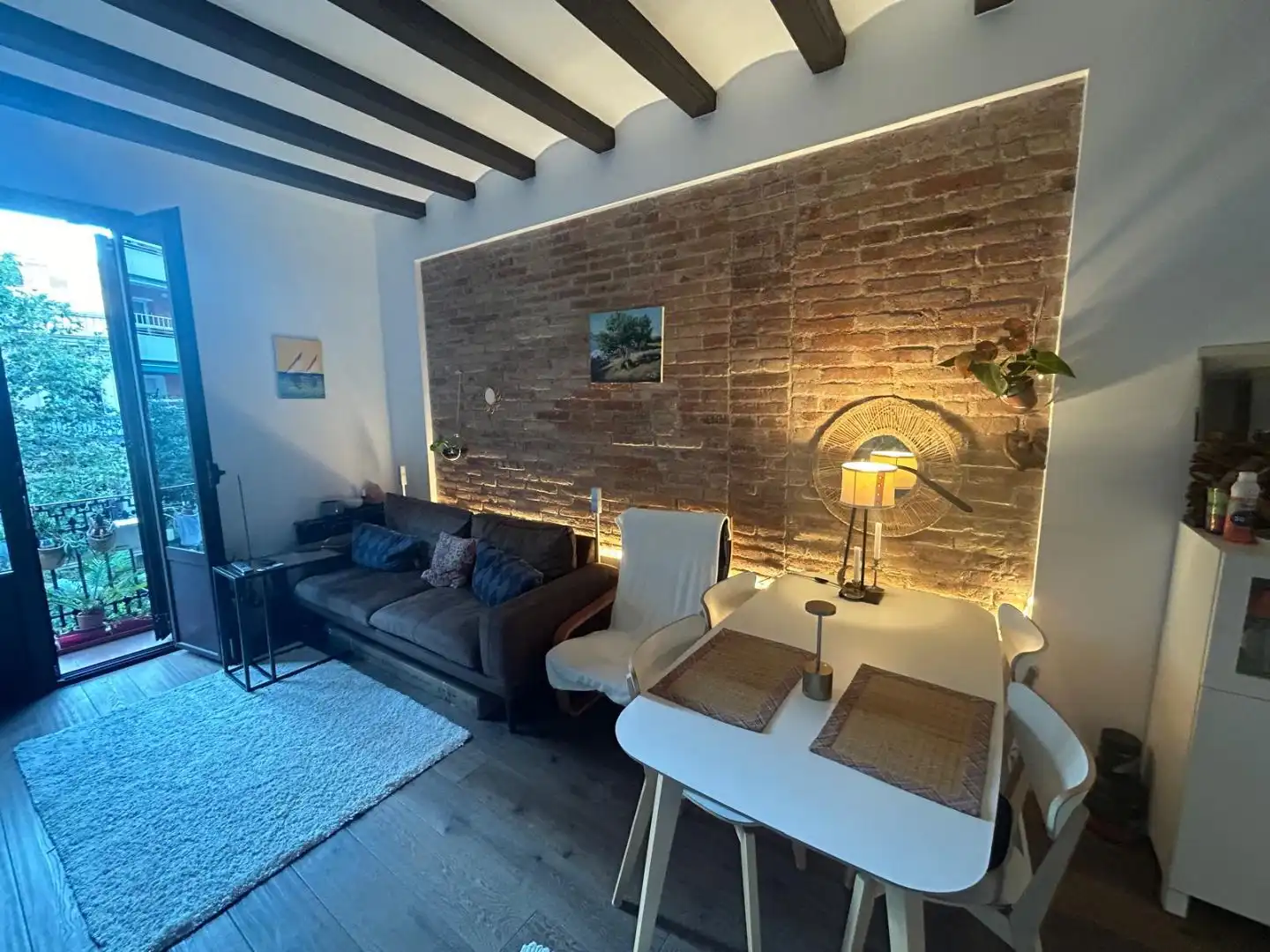 Sala d'estar de Pis de lloguer en  Barcelona Capital amb Aire condicionat i Balcó