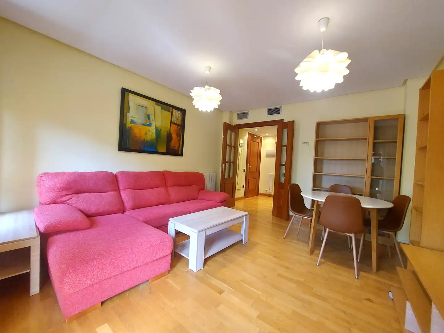 Sala de estar de Piso de alquiler en  Logroño con Calefacción, Balcón y Piscina comunitaria
